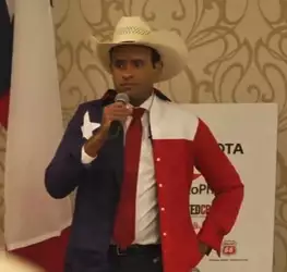 apparently-vivek-now-identifies-as-a-texan-v0-i68zqdwe0qhd1.jpeg