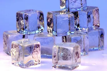 640px-Ice_cubes_openphoto.jpg