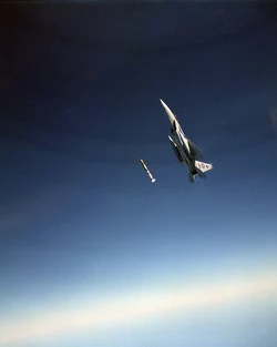 1280px-An_air-to-air_left_side_view_of_an_F-15_Eagle_aircraft_releasing_an_anti-satellite_(AS...jpeg