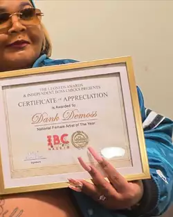 Local_award_for_woman_fartist.jpg Local_award_for_woman_fartist.jpg