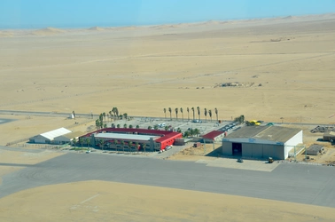 Flughafen_Walfish_Bay_Luftaufnahme.jpg