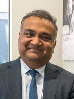 Neal_Mohan,_in_New_York_City_on_September_19,_2023_-_53199232941_(cropped).jpeg