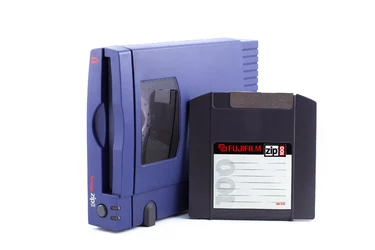 Iomega_Zip_100_drive_with_a_disk.jpg
