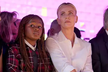 charlize-theron-brings-daughter-to-paris-fashion-week-092623-tout-b0798ce14cb14c6ca80e1211e7e1...jpg