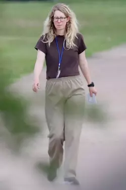 Elizabeth-Holmes-060323-02-687939804f3e4ab390bb1b4b680dcd2d.webp