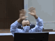 darrell wave.gif