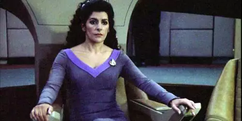 Star-Trek-The-Next-Generation-Deanna-Troi-in-captains-chair.jpg