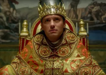 young-pope-s1.png