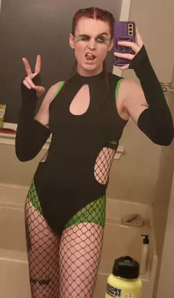 went-to-a-rave-last-night-feat-my-friend-3-v0-6icz65fwh1le1.webp