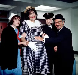 'carry-on-matron'-film-kenneth-cope-bernard-440nw-762885ht.jpg