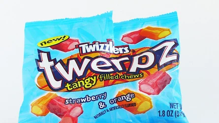 am-i-the-only-one-who-remembers-these-twizzlers-twerpz-they-v0-fdeof8g05xe81.jpg