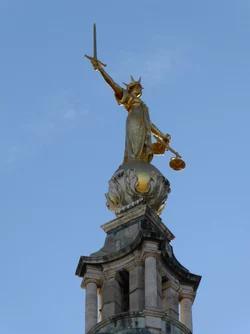 Lady_Justice,_the_Old_Bailey_-_geograph.org.uk_-_7017754.jpg