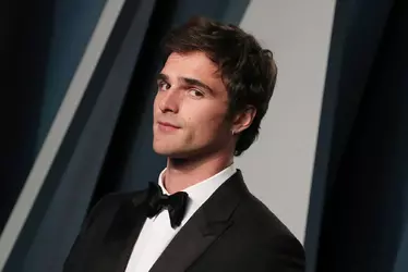 Jacob-Elordi-Debuted-Hoop-Earring-2022-Oscars-0001.webp