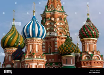 onion-domes-and-spires-at-st-basils-cathedral-in-red-square-moscow-A6W254-4199148270.jpg