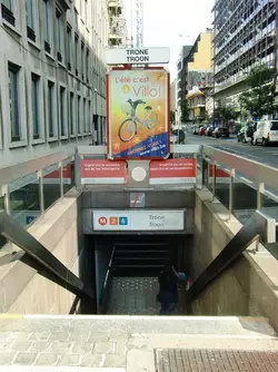 cimg0057_bxl_m2trone.jpg