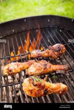 grilled-chicken-legs-on-fire-EA823X.jpg