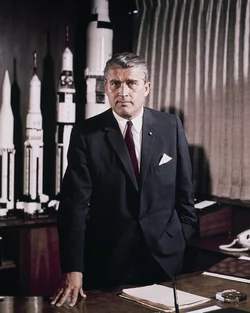 Wernher_von_Braun_crop.jpg