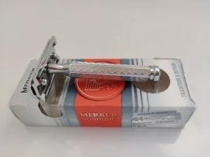 Merkur-42C-on-new-box-300x225.jpg