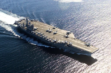 USS_Nimitz_in_Victoria_Canada_036 (1).jpg