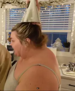 fatchicksinpartyhats.png