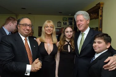 catsimatidis51-me-thn-gynaika-tou-ta-paidia-tou-kai-ton-clinton-foto-panagos.jpg