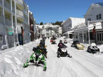 58955f17e23b997157b020a19b650363--mackinac-island-snowmobiles.jpg