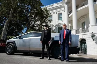 Trump-Musk-Tesla-White-House-321-1-2048x1366.webp