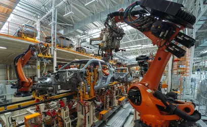Welding-Robots-in-the-Automotive-Industry.webp