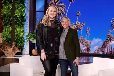 nikki-tutorials-and-ellen-1587385616.webp