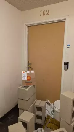 1745650546916.webp