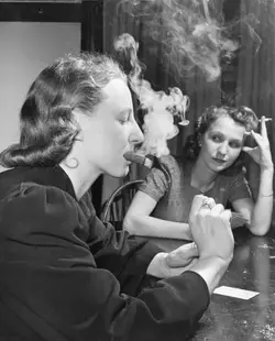 652bcc04f654bc1e9d3962b47678e213--women-smoking-cigars-cigar-smoking.webp