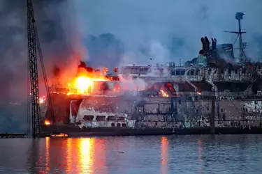 queen-of-sidney-fire-10s.webp