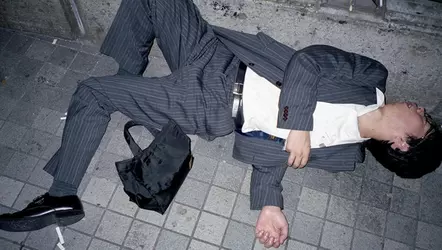 pawel-jaszczuk-japanese-tokyo-businessmen-high-fashion.webp