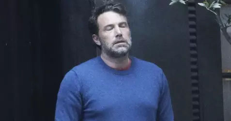 73e020f56c4a86221823bc32113b4316d2-25-ben-affleck-sad-smoke.rsocial.w1200.webp