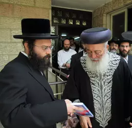 Rishon_LeZion_Shlomo_Amar_with_Yosef_Yehudah_Sherman.webp