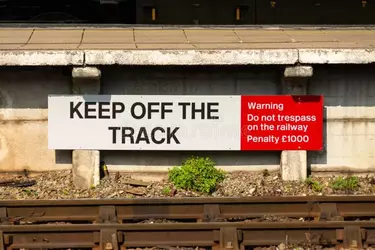 keep-off-tracks-sign-track-next-to-train-manchester-england-246439947-2241467917.webp