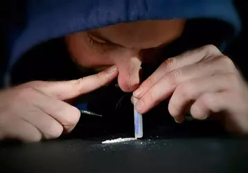 Behavioral-and-Physical-Signs-of-Snorting-Drugs.webp