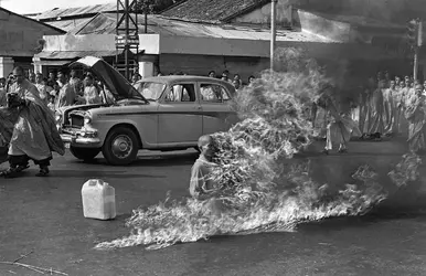 6C7825986-pb-130610-vietnam-photo-jsa-06.webp
