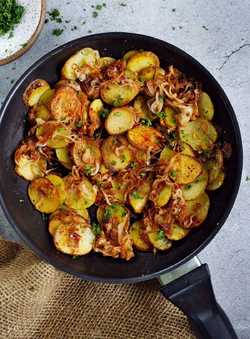 Lyonnaise-Potatoes-in-black-skil.webp