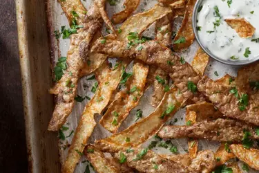 crispy-golden-potato-skin-peels-with-sea-salt-and-ranch-dressing.webp