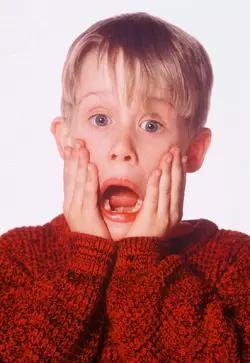 Macauly-Culkin-displays-his-signature-pose-from-the-movie-Home-Alone.webp