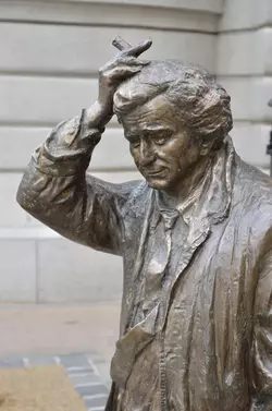 GézaDezsőFekete-Columbo-Detail2.webp