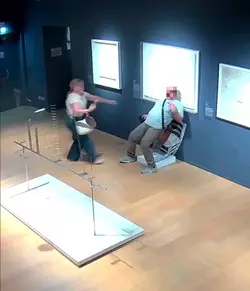 selfish-tourist-italy-sat-chair.webp selfish-tourist-italy-sat-chair.webp