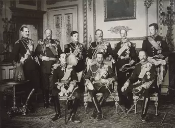 9 kings in one photo.webp