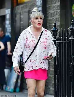 izzard3.webp