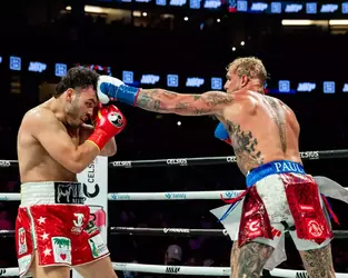 jake-paul-vs-julio-cesar-chavez-jr-jab.webp