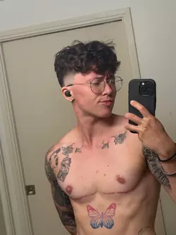 first-professional-haircut-in-three-years-feeling-very-dude-v0-k1pd1ts03ebf1.webp