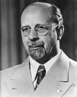 Opvolger_van_Pieck,_Walter_Ulbricht,_Bestanddeelnr_911-5926_(cropped).webp