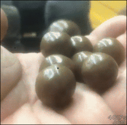 1752163115855872.gif