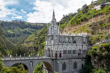 Las-Lajas-Side-photo.webp